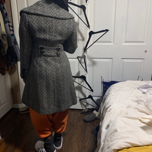 A line tweed coat with decorative collar - Picture 4 of 4